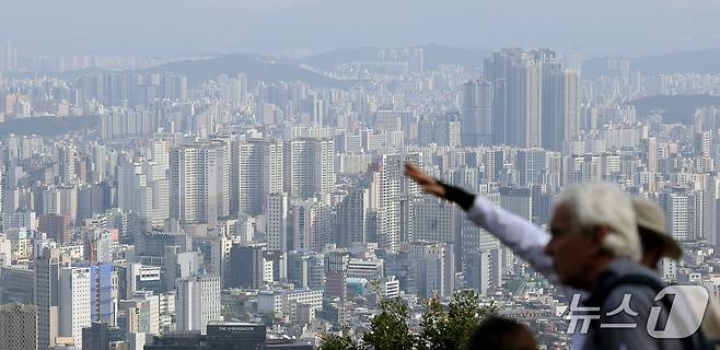 서울 남산에서 아파트 단지가 보이고 있다. ⓒ 뉴스1 박지혜 기자