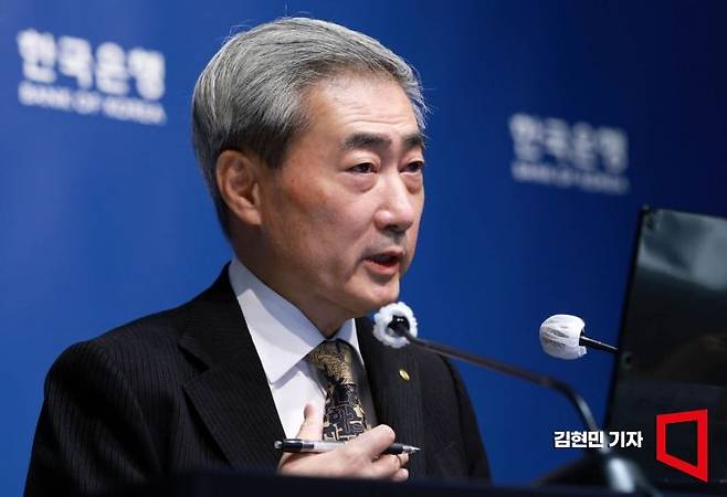 신현송 한국은행 총재가 22일 서울 중구 한은에서 열린 금융통화위원회 통화정책방향 결정 회의 후 기자간담회에서 발언하고 있다.