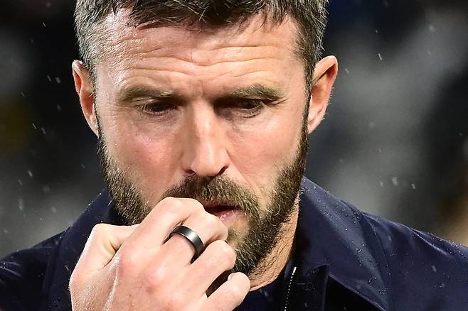 Manchester United's English coach Michael Carrick reacts prior to the UEFA Champions League, league phase matchday 3, football match between Como 1907 and Manchester United at the Stadio Giuseppe Sinigaglia in Como, northen Italy on October 21, 2026. (Photo by PIERO CRUCIATTI / AFP)<저작권자(c) 연합뉴스, 무단 전재-재배포, AI 학습 및 활용 금지>