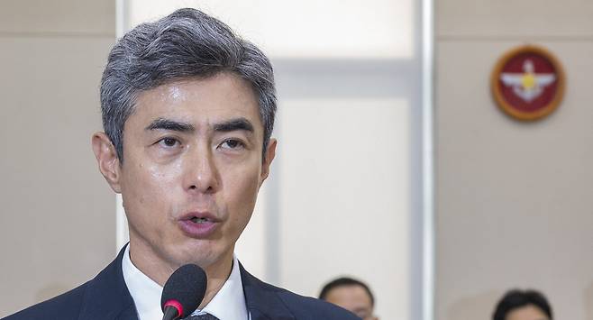 강신철 국방부 장관이 지난 9월29일 국회 국방위원회에서 열린 DMZ 지뢰 추정 폭발사고 현안 질의에 참석해 DMZ 사고 관련 현황 보고를 하고 있다. 연합뉴스