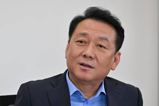 이광재 의원이 19일 서울 영등포구 국회의사당 예결위원장실 집무실에서 본보와 인터뷰를 하고 있다. 박수본 인턴기자