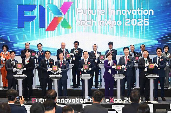 미래혁신기술박람회 2026(FIX 2026)이 2026년 10월 21일부터 24일까지 대구 엑스코(EXCO)에서 개최된다. 추경호 대구광역시 시장(가운데) 및 내외귀빈이 참석해 FIX 2026 개막식을 진행했다 / 출처=대구광역시