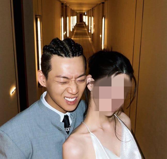 양홍원(왼쪽)과 아내 원현주.(사진=SNS)