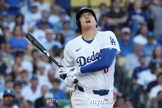 오타니가 16일 밀워키와 NLCS 4차전에서 파울을 치고 아쉬워하고 있다. /게티이미지코리아