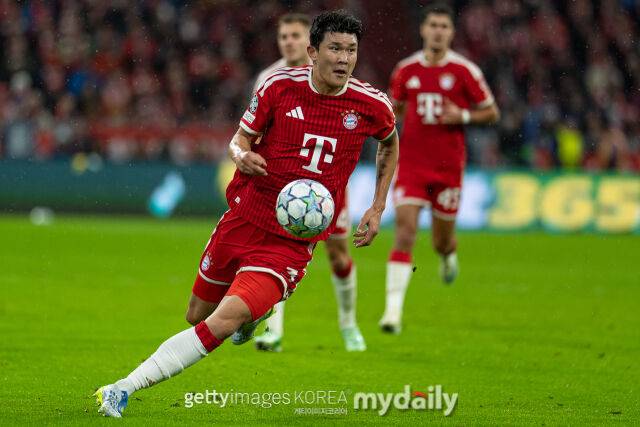 바이에른 뮌헨 수비수 김민재가 아스날과의 2026-27시즌 UEFA 챔피언스리그 페이즈 3차전에서 질주하고 있다./게티이미지코리아