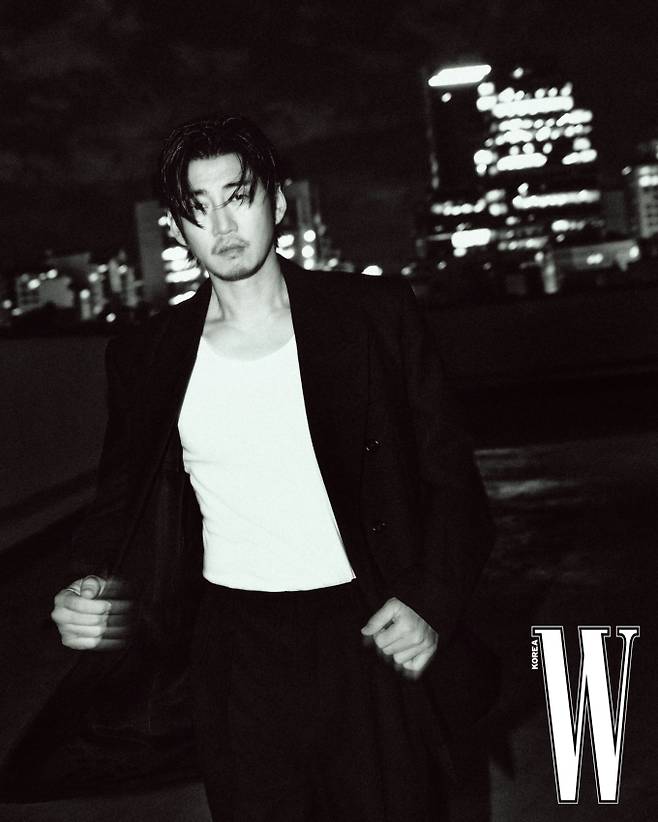 윤계상, 강렬한 화보 공개 (사진 제공 = W KOREA)