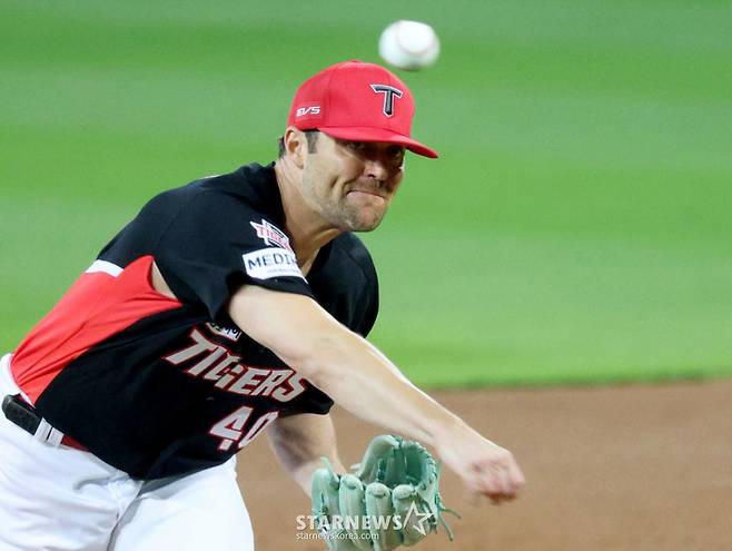 2026 KBO 포스트시즌 플레이오프(PO) 1차전 삼성 대 KIA전이 2일 대구 삼성라이온즈파크에서 열렸다. KIA 선발 네일이 역투하고 있다. /사진=김진경 kim.jinkyung@