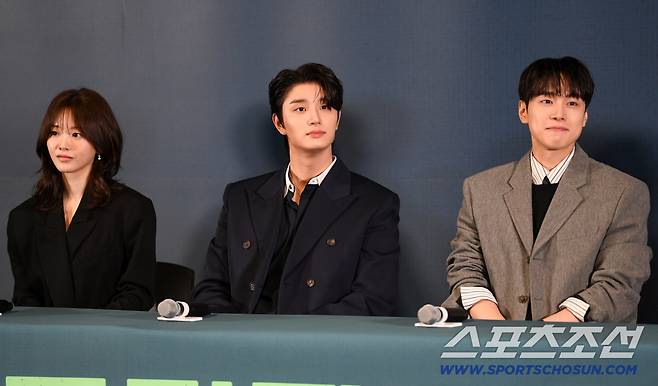 영화 '최종면접' 언론배급시사회가 28일 서울 용산구 한강로동 CGV용산아이파크몰에서 열렸다. 조이현, 김재원, 강유석이 인터뷰를 하고 있다. 용산=박재만 기자 pjm@sportschosun.com/2026.10.28/