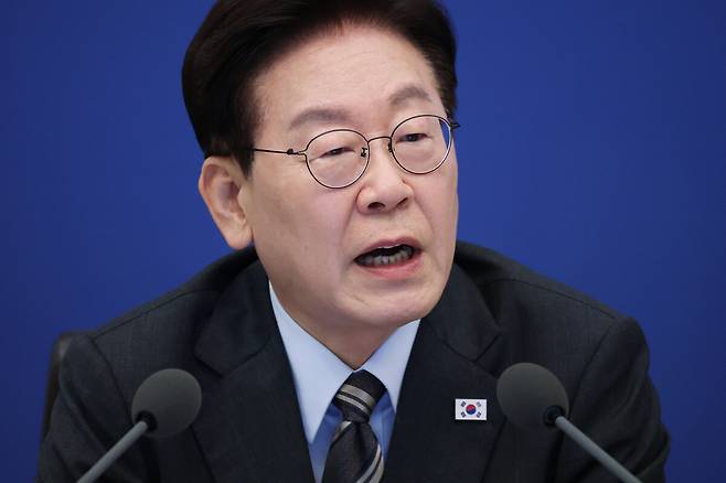 이재명 대통령이 27일 청와대에서 열린 국무회의에서 발언하고 있다. 연합뉴스