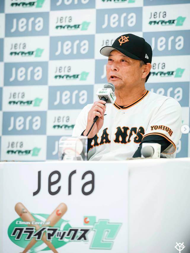 시즌 중 감독대행으로 요미우리를 이끈 하시가미 히데키. 요미우리 구단 SNS