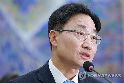 운영위 국감에서 답변하는 임광현 대통령비서실장(서울=연합뉴스) 신현우 기자 = 임광현 대통령비서실장이 29일 국회 운영위원회에서 열린 대통령비서실, 국가안보실, 대통령경호처에 대한 국정감사에서 운영위원 질의에 답하고 있다. 2026.10.29 nowwego@yna.co.kr