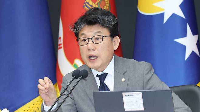국회 국방위원장인 진성준 더불어민주당 의원이 지난 20일 충남 계룡대에서 열린 해군본부에 대한 국정감사에서 발언하고 있다. /뉴스1