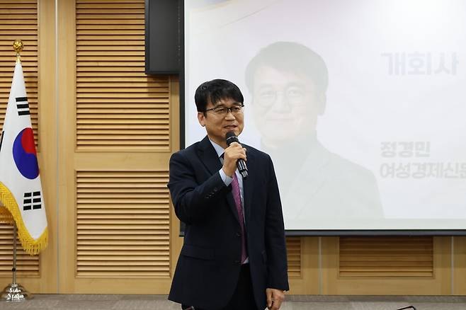 정경민 여성경제신문 대표는 개회사에서 "올해 5회째를 맞았는데 역대 가장 많은 101편이 접수됐다"며 "3일 동안 응모작을 모두 읽었다. 정말 드라마 같은 사연도 많았고 가슴 찡한 사연도 상당히 많았다"고 말했다. /한국사회복지사협회