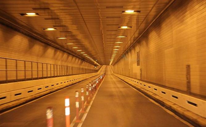 일반 국도 터널 중에 현 기준을 충족하지 못해 개선이 필요한 터널이 268개나 된다고 합니다. (이미지 : flick)