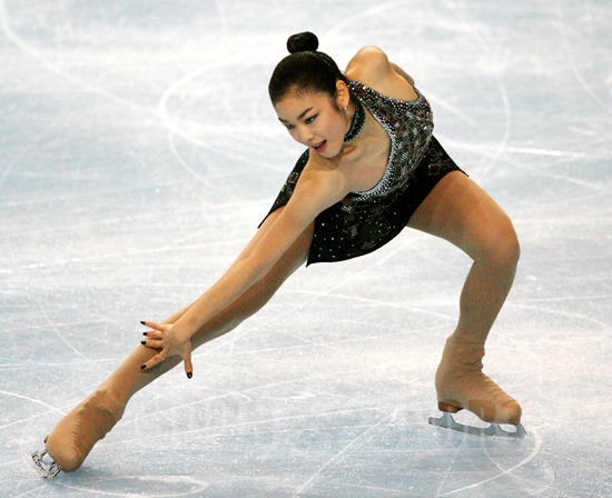 김연아는 고양이? (007 테마에서 김연아 본드걸 동영상 - 2009년 프랑스 그랑프리)