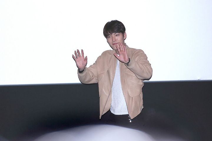 150404 김우빈 이유비 정주연 정소민 스물 무대인사 부산 cgv 서면 ...