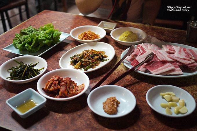 번호표들고 기다리며 먹는 대패 삼겹살 나리의집.