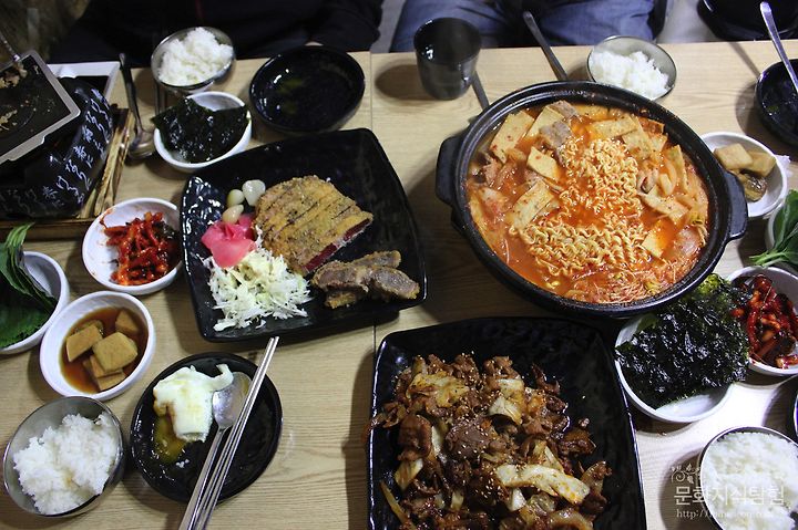 안동 시내 한끼식당에서 한 끼 식사