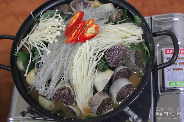 예천 흥부네 순대에서 순대전골+오징어연탄구이+용궁 생막걸리