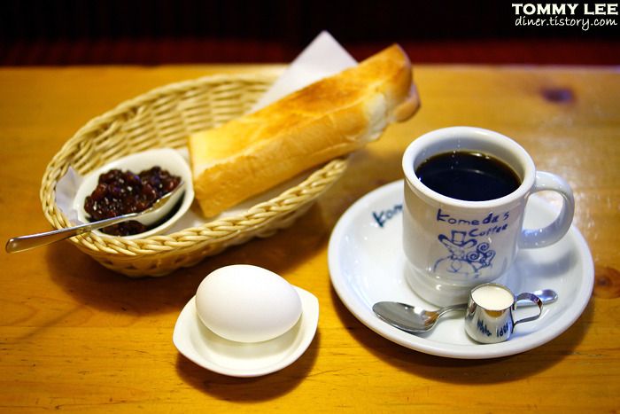 토스트 삶은계란 무료 | 나고야의 당연한 아침 코메다커피점 모닝서비스