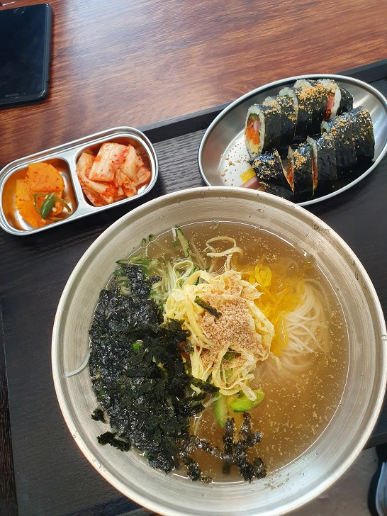 안동 시내 장미분식 잔치국수 김밥