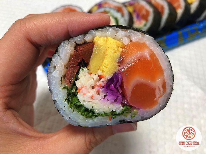 한 입에 넣기 버거운 빅마켓 ‘대왕연어김밥’ 솔직후기