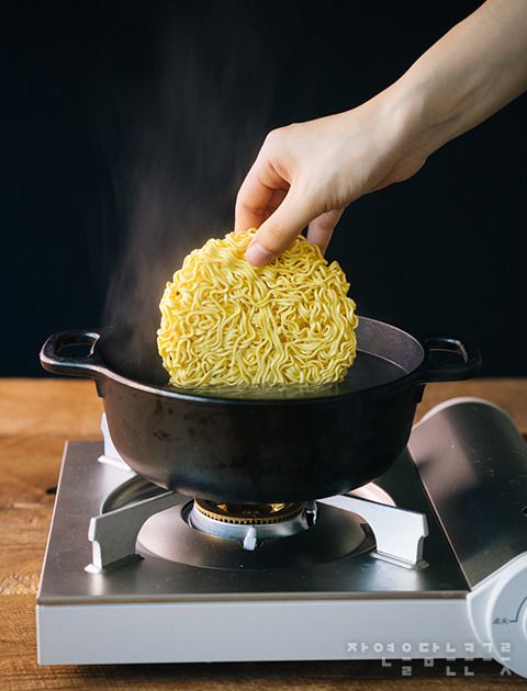 [리뷰] 집으로 떠나는 일본 먹방 여행, ‘생면식감 돈코츠라멘’