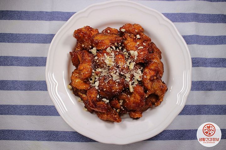 마성의 마더소스로 맛을 낸 ‘윤식당 닭강정’ 만들기