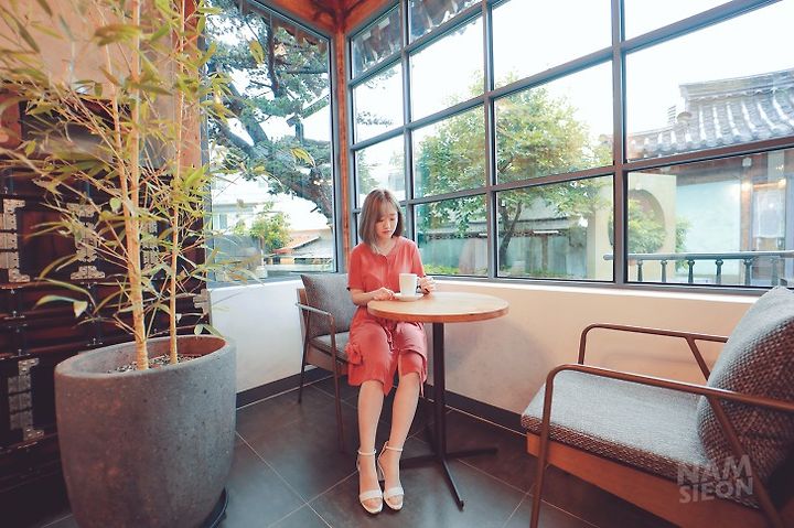 비오는날 안동 나예누리 카페 인물 스냅사진