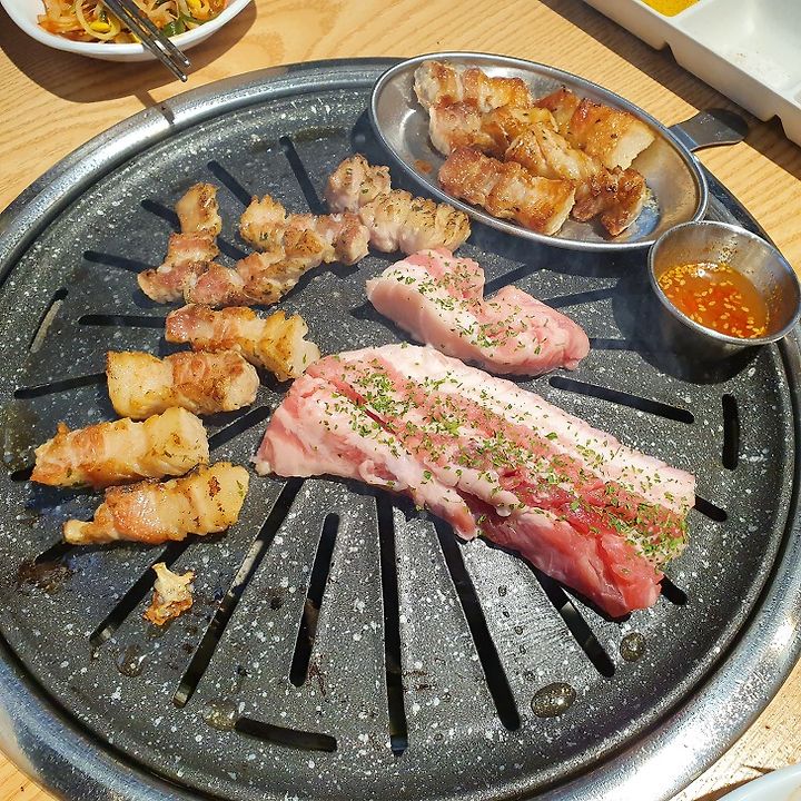 안동 옥동 삼겹살 2990원인데 맛있어! 맛있는 고기에 솜씨를 더하다