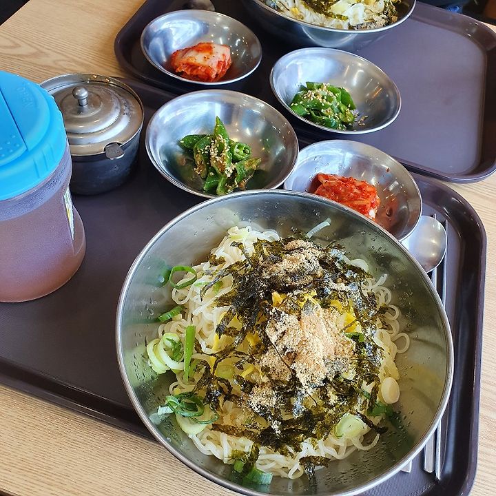 안동 시내 소면짱 멸치냉국수 고기한접시