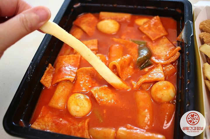유튜브 프로먹방러들이 인정한 꿀조합 ‘국물떡볶이치킨’ 후기