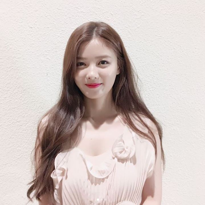 김유정의 20만원대 드레스가 영감을 주는 이유 | 1boon