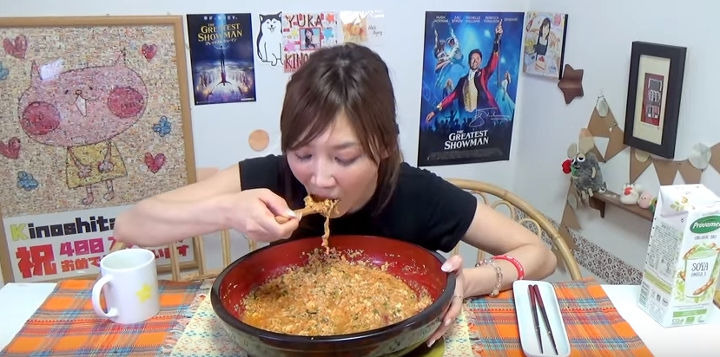 日 먹방 유튜버가 알려주는 신라면 맛있게 먹는 법 | 인스티즈