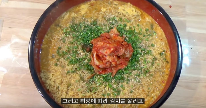 日 먹방 유튜버가 알려주는 신라면 맛있게 먹는 법 | 인스티즈