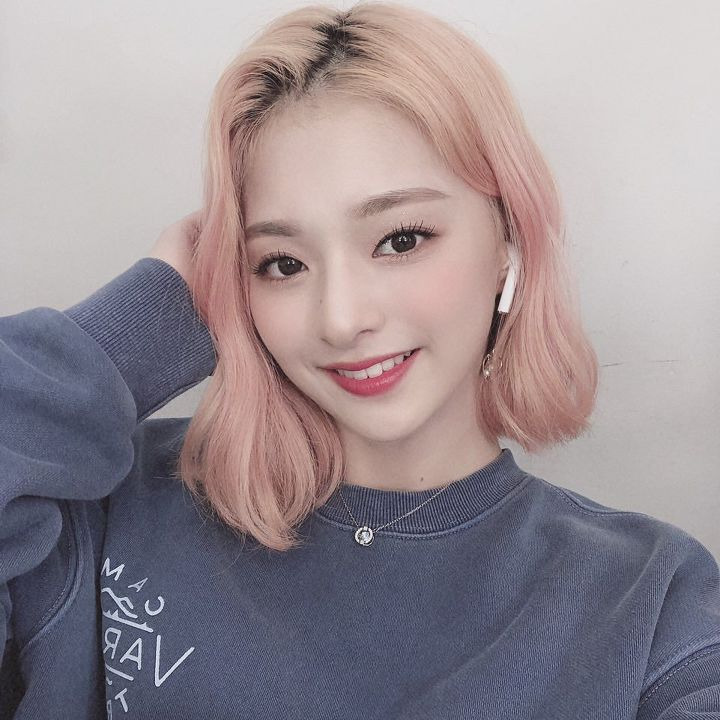  Korean  Idols Looking Great With Pink  Hair  StarFeed