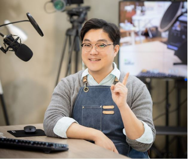 영화감독 꿈꾸던 청년이 세탁업계서 꿈 이룬 사연 - 콘텐츠랩 갤러리