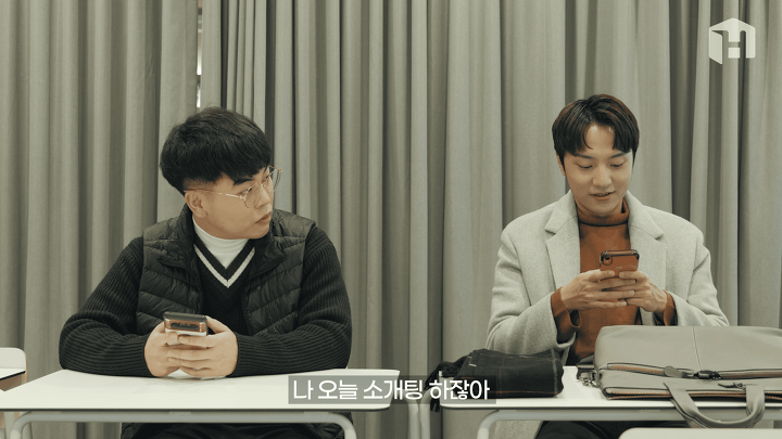 따뜻함도 스타일도 놓치지 않는 가장 쉬운 방법? 목도리 잘 매는 꿀팁 3가지