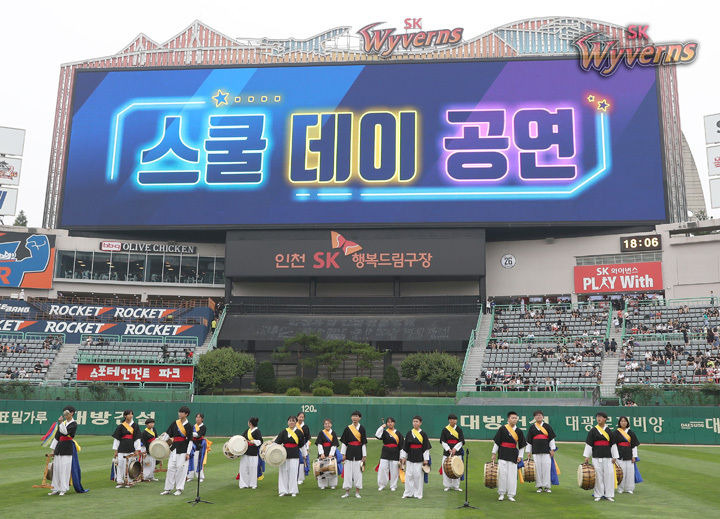 SK, 엘리트학생복과 함께하는 스쿨데이 행사 진행 | 1boon SK, 엘리트학생복과 함께하는 스쿨데이 행사 진행