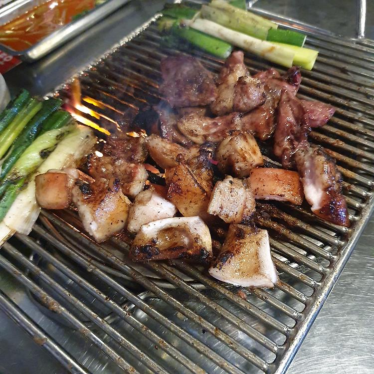 [부평] 마장 부속고기,꼼장어 - 부속고기 찐맛집, 대파구이는 덤