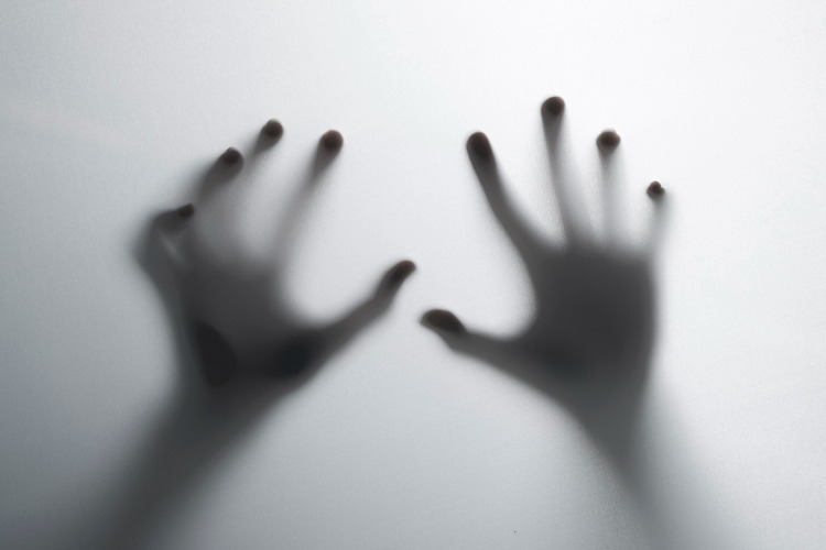 가위, 칼, 공구에 손을 베였을 때 가장 먼저 해야 할 일의 대표 이미지