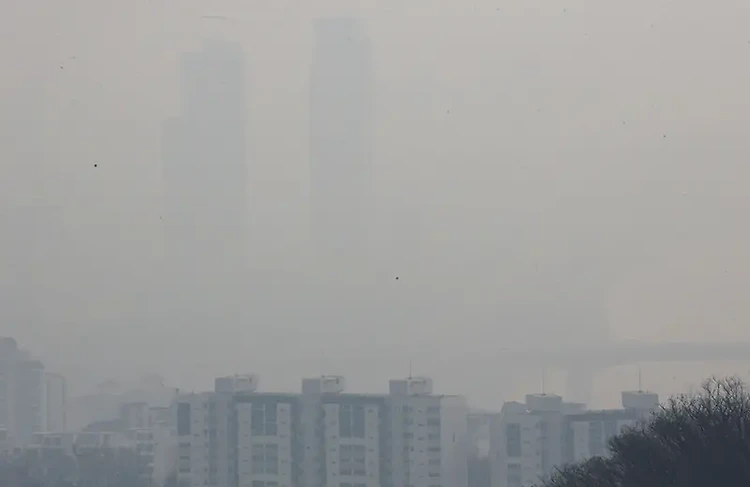 겨울철 더 심해지는 한국의 심각한 미세먼지, 그 원인과 해결방안을 알아보자 🌫️