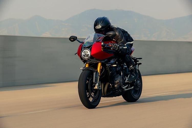 트라이엄프 스피드 트리플 1200 RR(Triumph Speed Triple 1200 RR) 베일을 벗다 포스트 썸네일