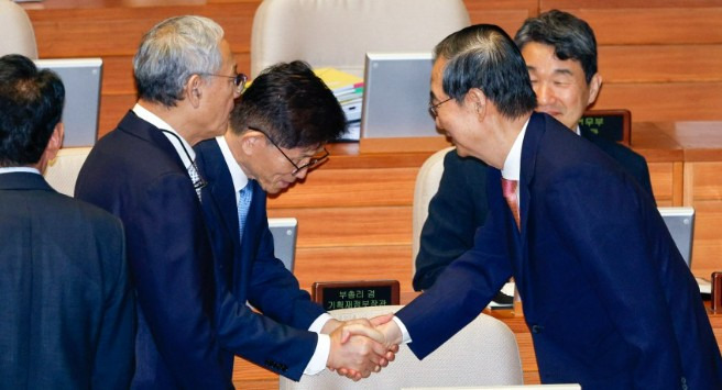 ‘바보’된 <b>권성동</b>‧권영세‧이양수, <b>김문수</b> 대신 차라리... 