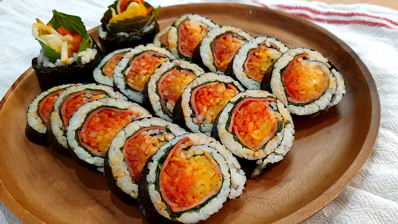 김밥 맛있게 싸는 방법 맛있는 김밥 만드는법 마약김밥 보다 더 중독성이 강한 맛[삼색무김밥 레시피 무요리 Gimbap recipe]