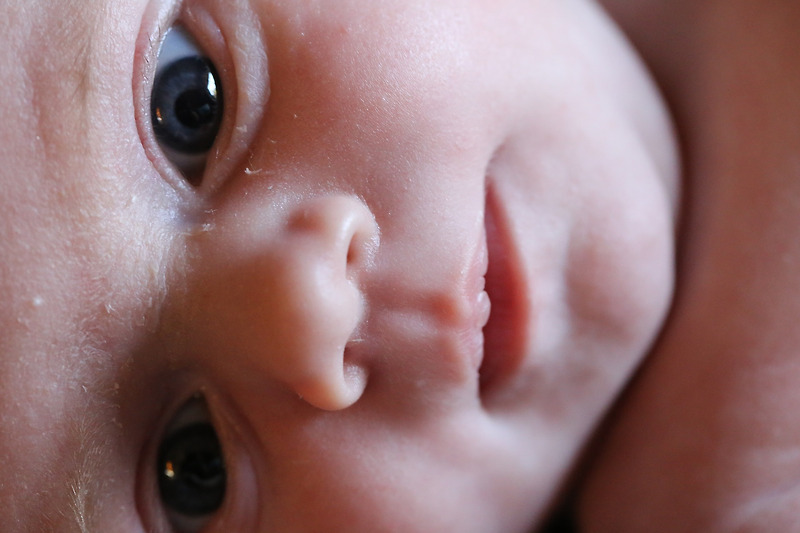 신생아 눈초점 및 눈뜨는 시기 육아정보 총정리 | 바른생각