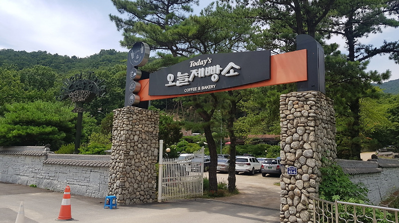 북한산카페 야외테라스 폭포뷰 오늘제빵소! 빵과 커피 or 경치와 분위기를 먹는다
