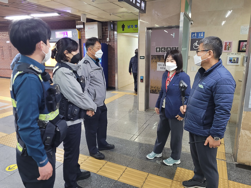 (중부) 동대입구역 화장실 <b>불법</b>몰래<b>카메라</b> <b>점검</b> 실시