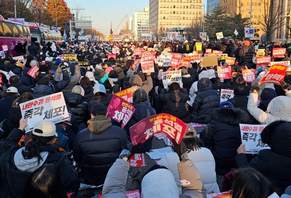 세계가 극찬하는 한국의 시위 문화