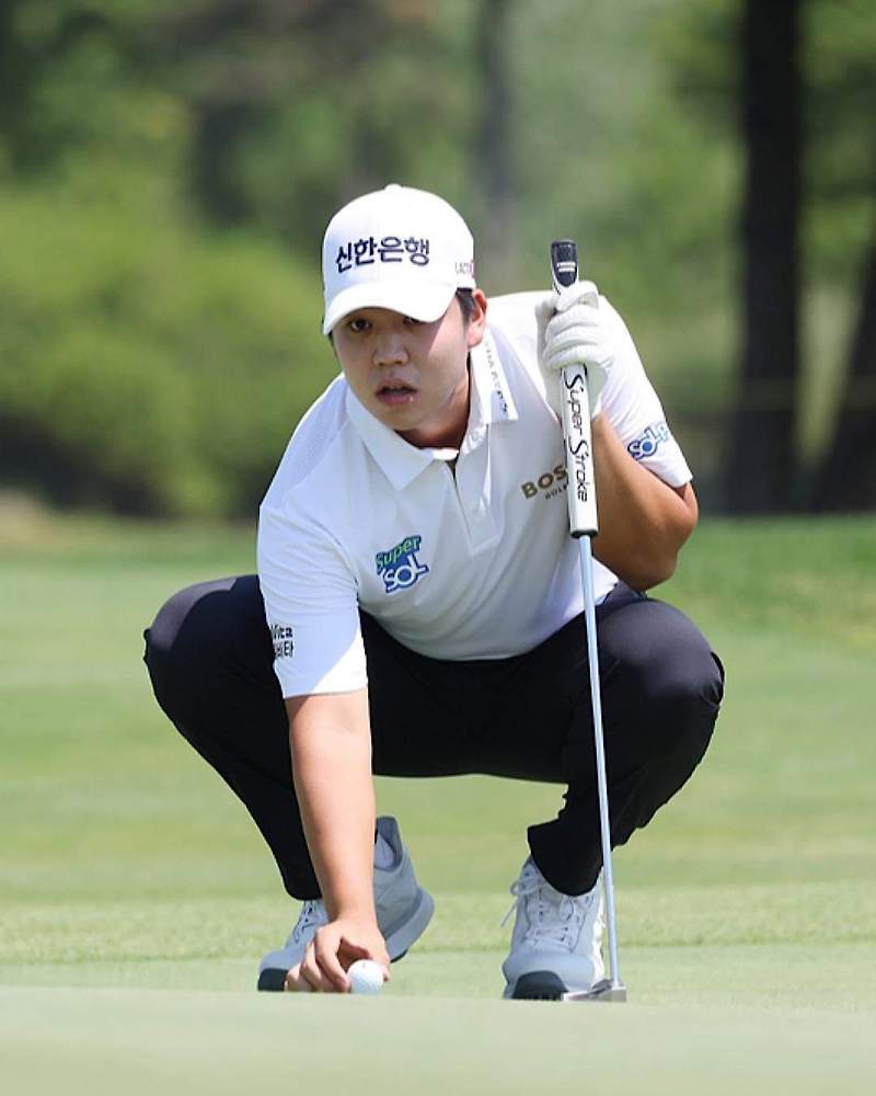 2024 KPGA 투어 군산CC <b>오픈</b> 2라운드 단독 선두 <b>장유빈</b>